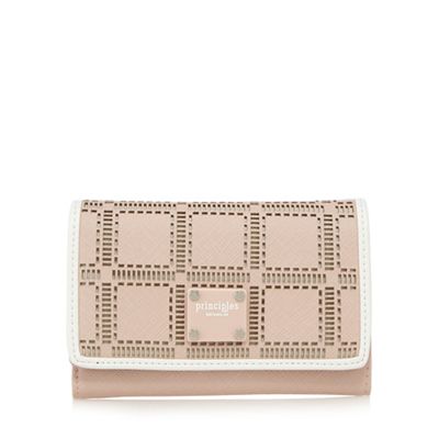 Light pink cut-out flap over wallet